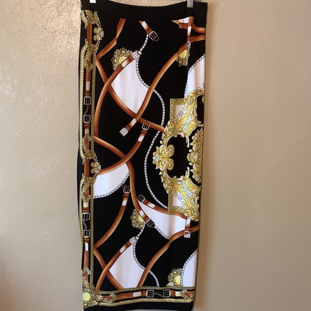 Cache Size 2 Beautiful Designed Maxi Skirt Side S… - image 3